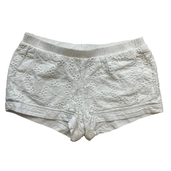 Lilly Pulitzer White Lace Floral Eyelet Shorts Size Medium - Picture 4 of 9